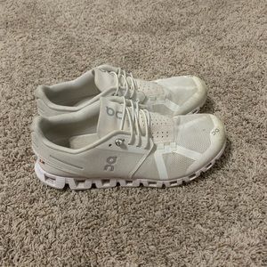 Womens size 9 on clouds
